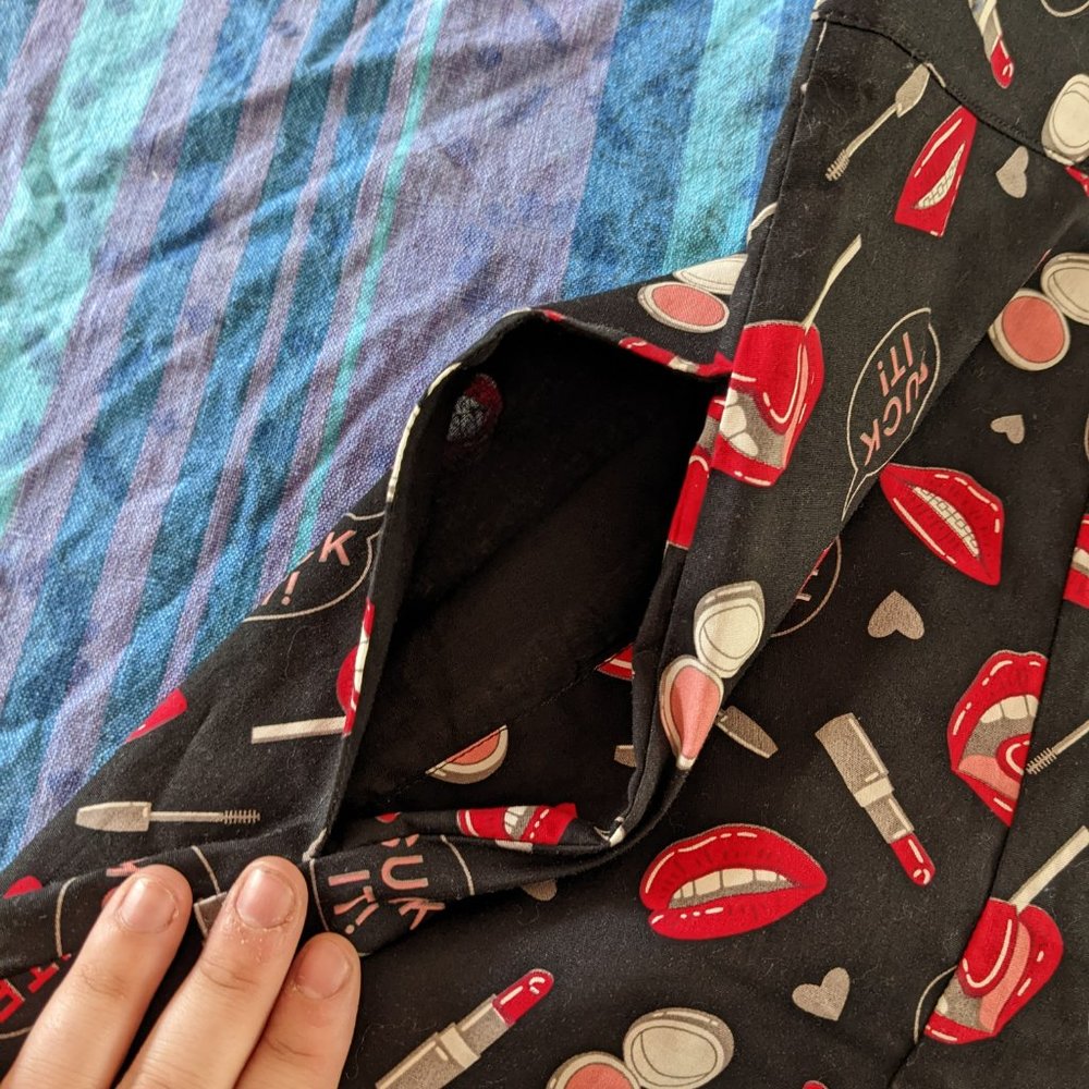 Black Revival skirt in an AU 20 with pink and red lipstick print - Picture 5 of 5